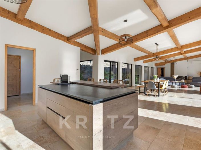 Image No.6-5 Bed House for sale