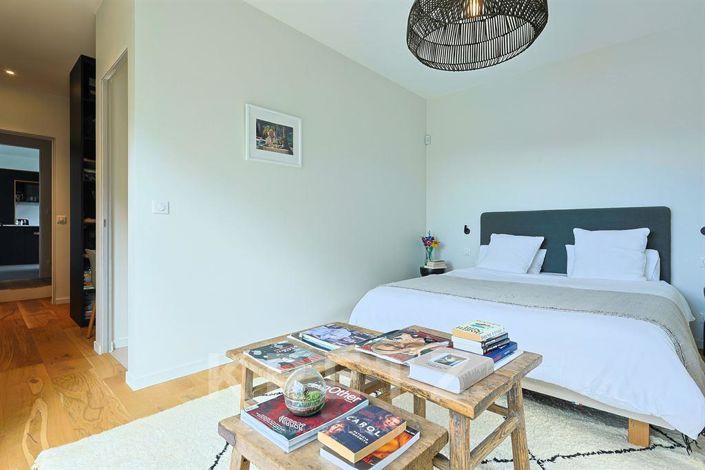 Image No.11-5 Bed Property for sale