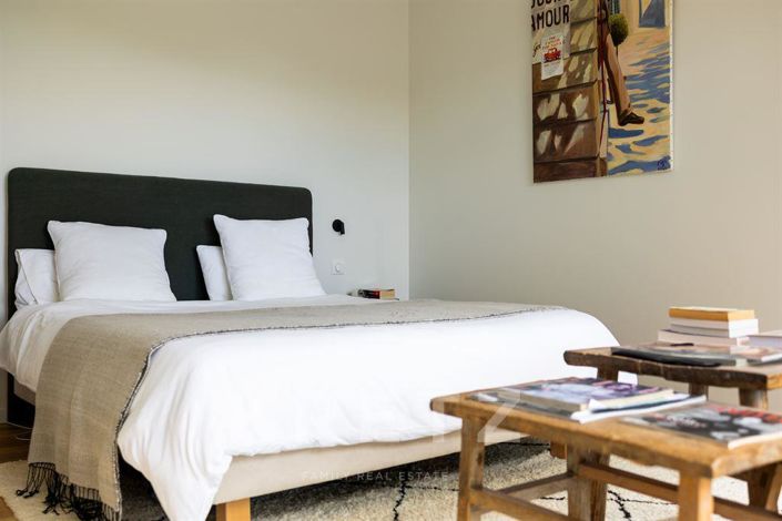 Image No.12-5 Bed Property for sale