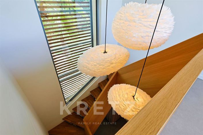 Image No.15-5 Bed Property for sale