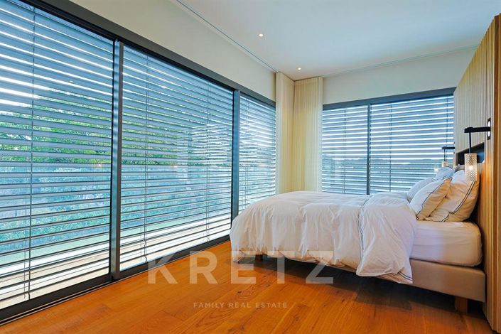 Image No.16-5 Bed Property for sale