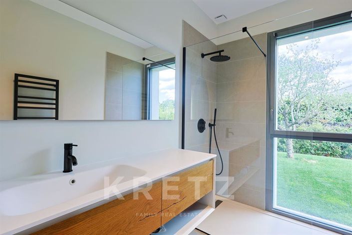 Image No.17-5 Bed Property for sale