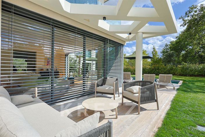 Image No.19-5 Bed Property for sale