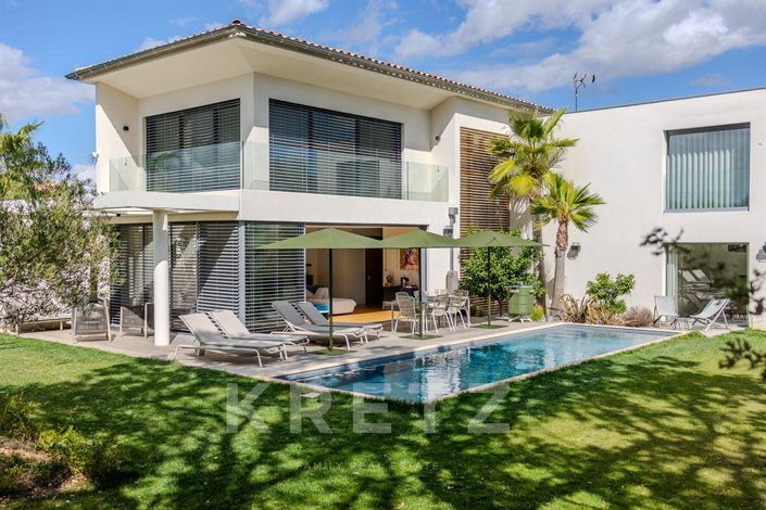 Image No.2-5 Bed Property for sale