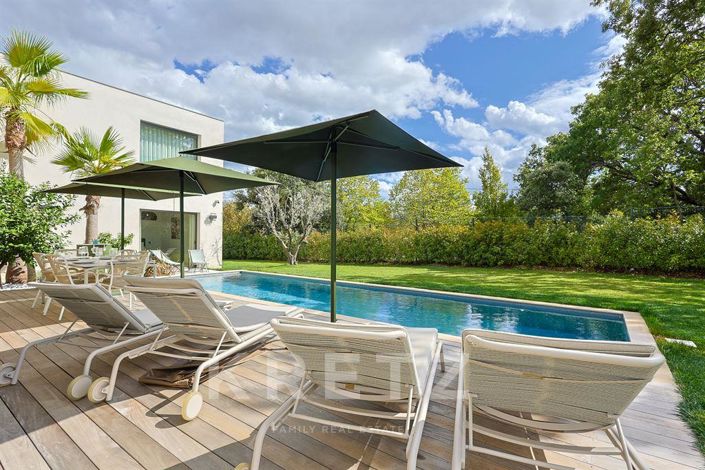 Image No.20-5 Bed Property for sale