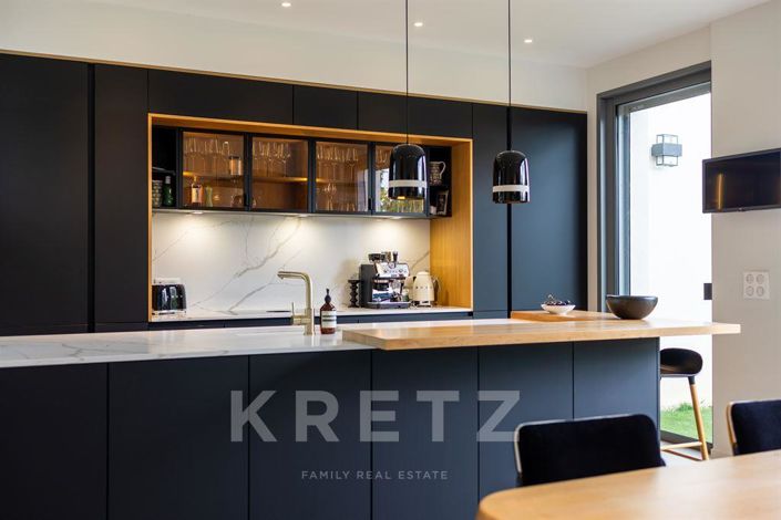 Image No.9-5 Bed Property for sale