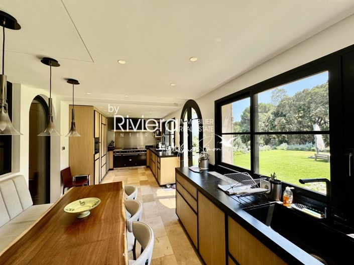 Image No.16-5 Bed House for sale