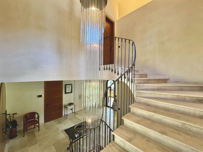 Image No.18-5 Bed House for sale