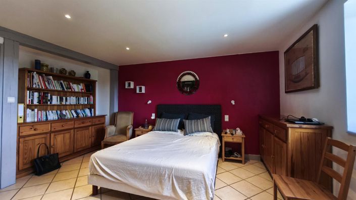 Image No.19-5 Bed House for sale