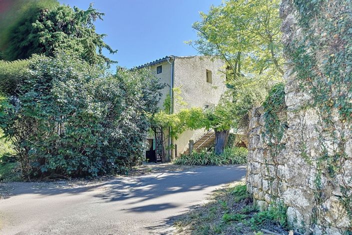 Image No.1-8 Bed House for sale