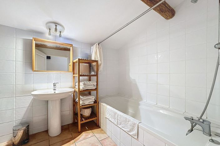 Image No.3-10 Bed House for sale