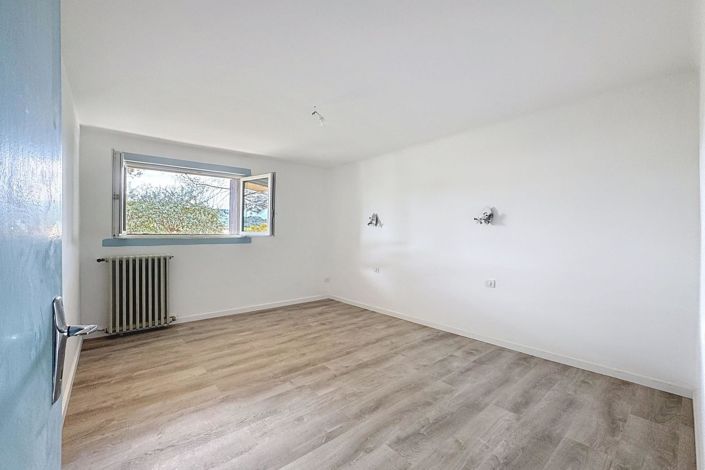 Image No.15-4 Bed House for sale