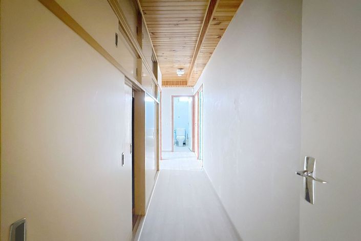 Image No.8-4 Bed House for sale