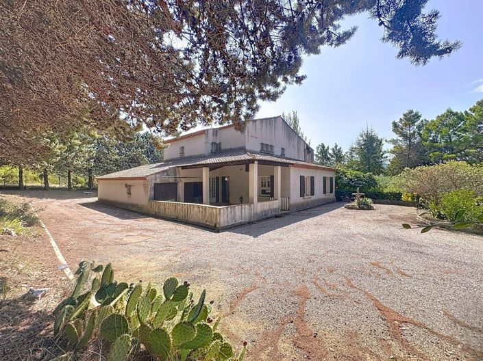 Image No.1-5 Bed House for sale