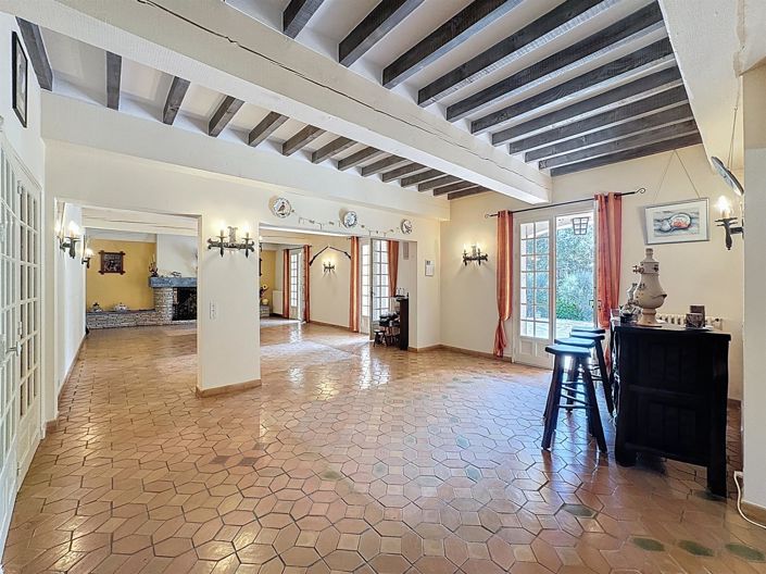 Image No.12-5 Bed House for sale