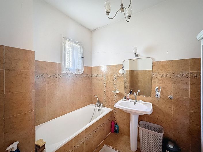 Image No.25-5 Bed House for sale