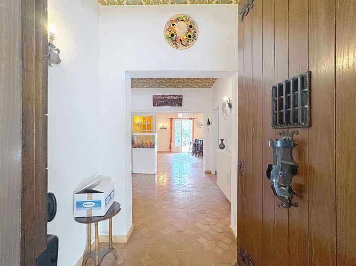 Image No.9-5 Bed House for sale