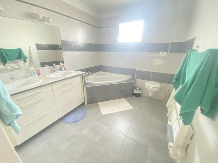 Image No.16-4 Bed House for sale