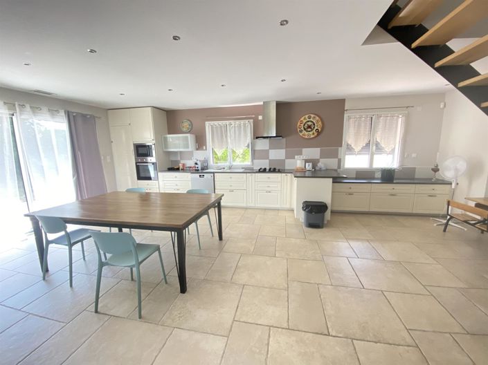 Image No.7-4 Bed House for sale