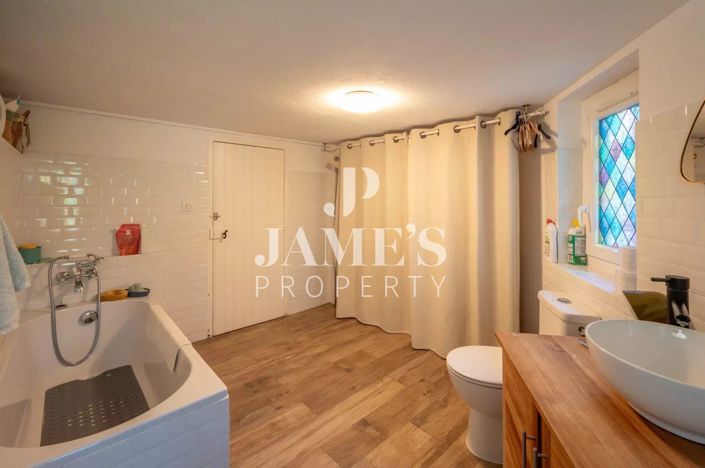 Image No.10-3 Bed House for sale