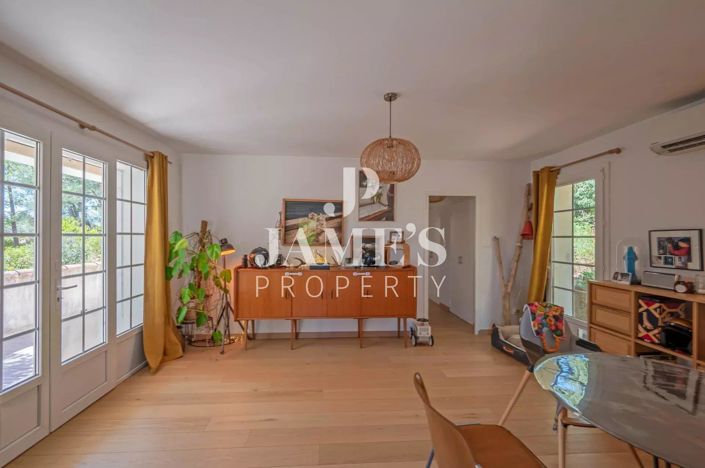 Image No.8-3 Bed House for sale