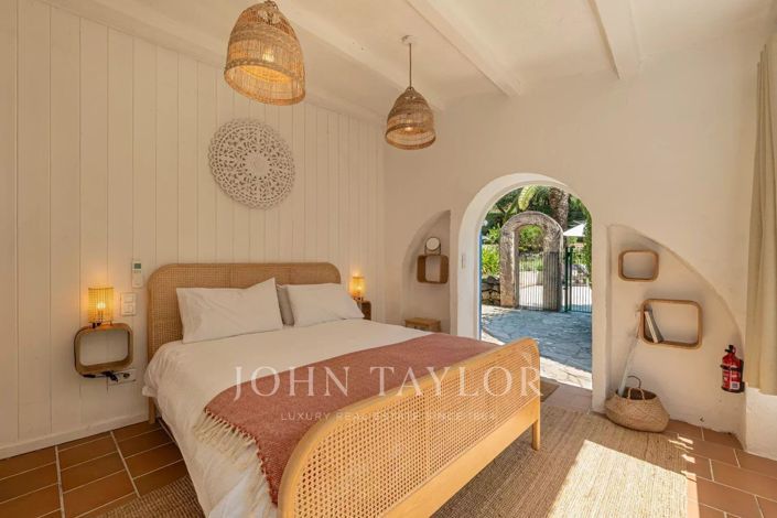 Image No.12-5 Bed House for sale