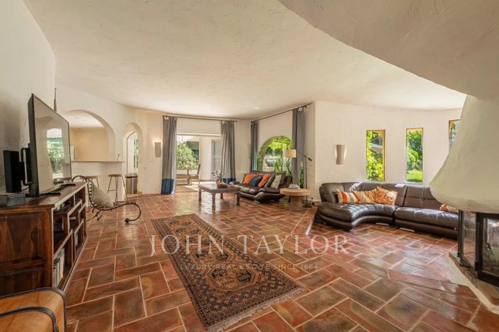 Image No.5-Maison de 5 chambres à vendre à Châteauneuf-Grasse