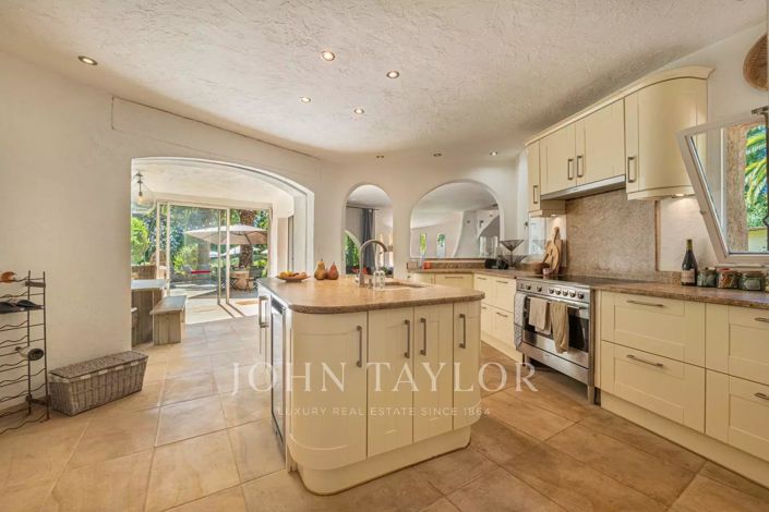 Image No.6-Maison de 5 chambres à vendre à Châteauneuf-Grasse