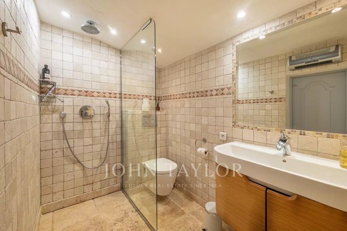 Image No.9-5 Bed House for sale