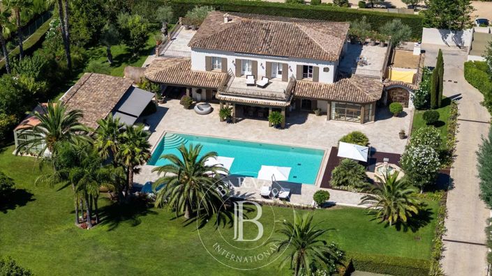 Image No.1-8 Bed House for sale