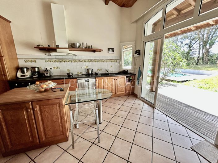 Image No.21-5 Bed House for sale