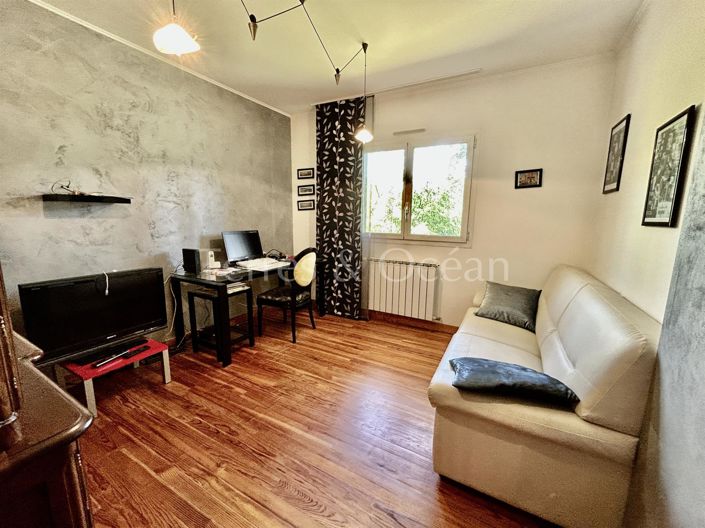 Image No.24-5 Bed House for sale