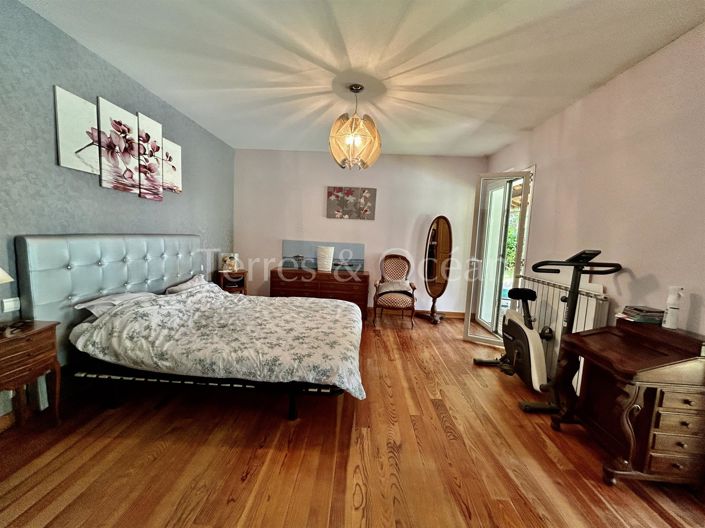 Image No.25-5 Bed House for sale