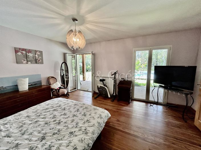 Image No.26-5 Bed House for sale