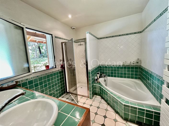 Image No.30-5 Bed House for sale