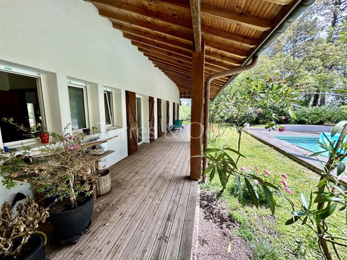 Image No.6-5 Bed House for sale