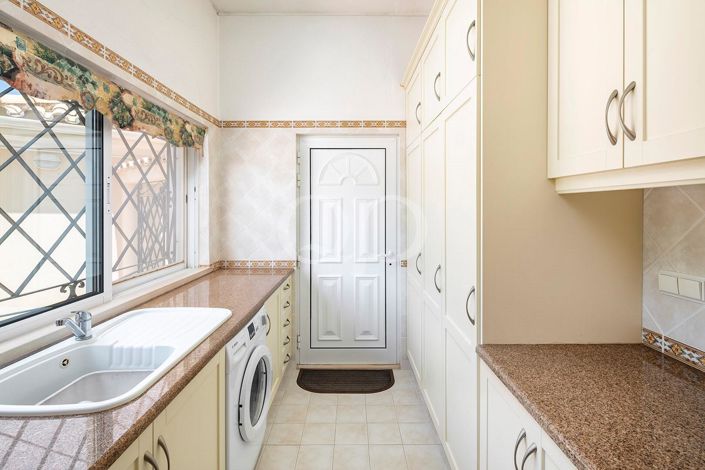 Image No.25-4 Bed House for sale