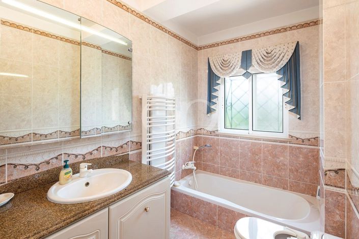 Image No.27-4 Bed House for sale