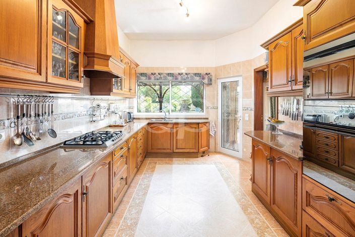 Image No.8-4 Bed House for sale