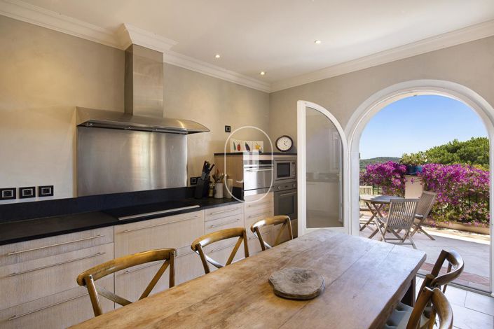 Image No.8-7 Bed House for sale