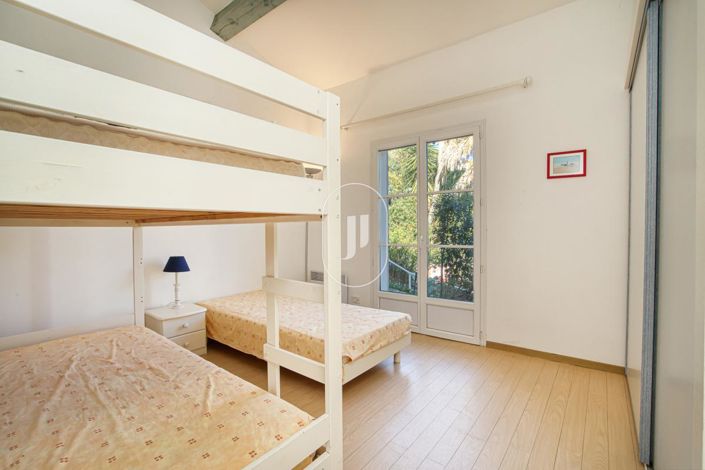 Image No.13-5 Bed House for sale