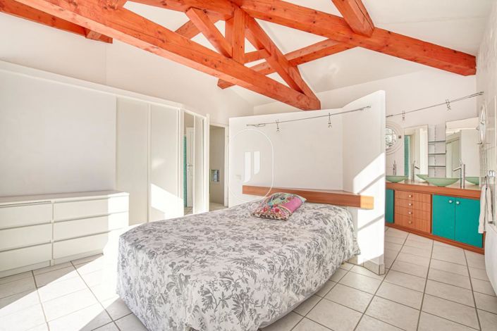 Image No.7-5 Bed House for sale