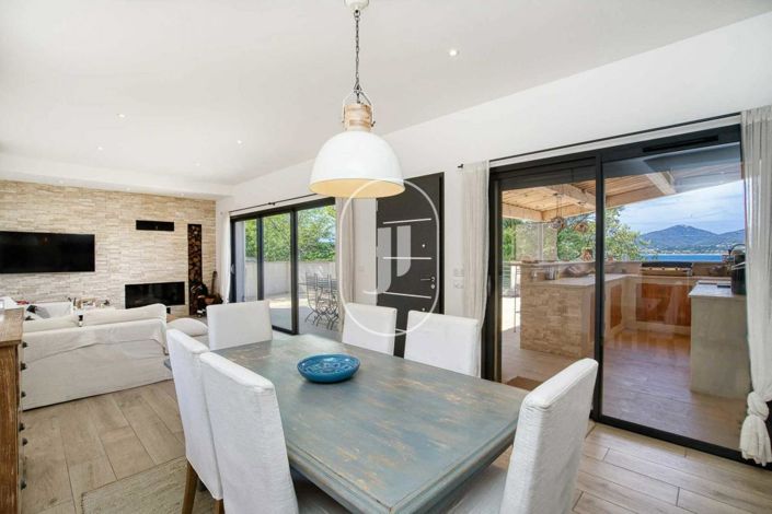 Image No.6-4 Bed House for sale