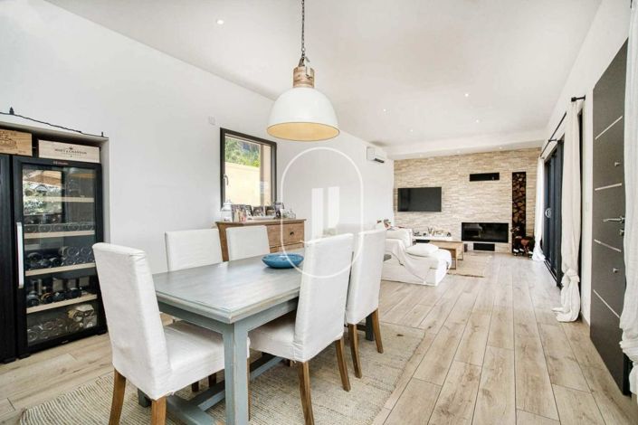 Image No.7-4 Bed House for sale