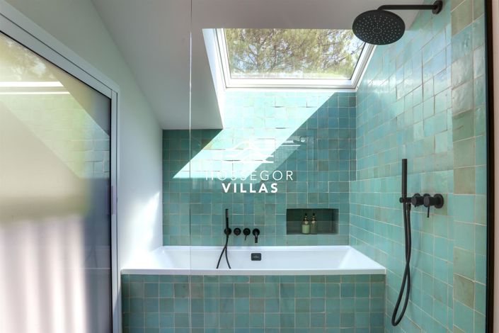 Image No.16-4 Bed House for sale