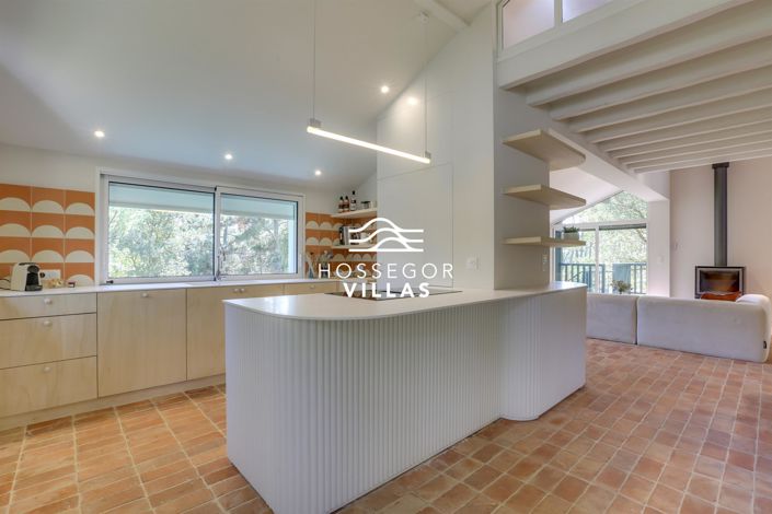 Image No.8-4 Bed House for sale