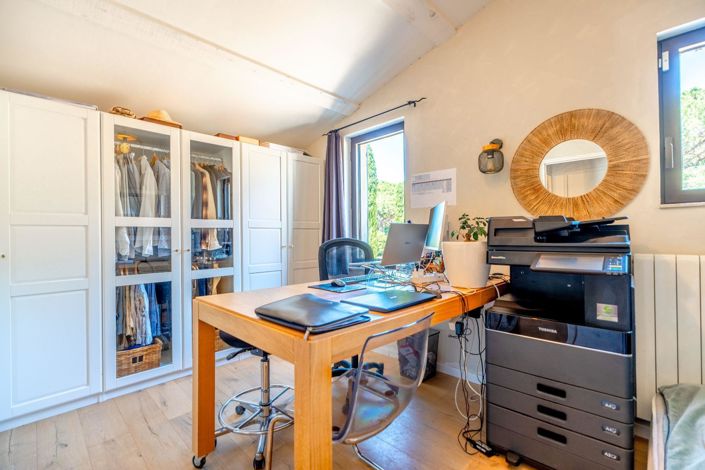 Image No.11-8 Bed House for sale