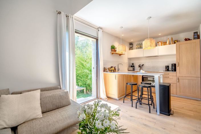 Image No.12-8 Bed House for sale