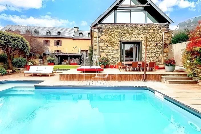 Image No.1-5 Bed Property for sale