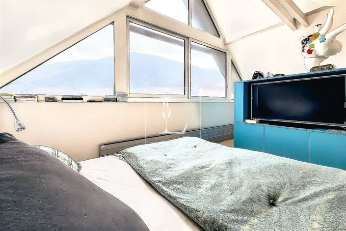 Image No.10-5 Bed Property for sale